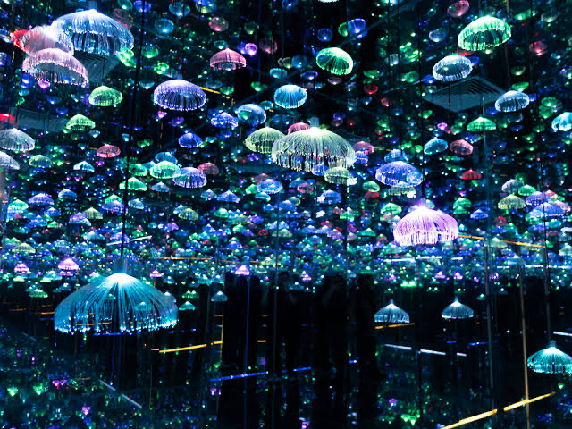 Instalație luminoasă la Shanghai Starry Sky Art Museum