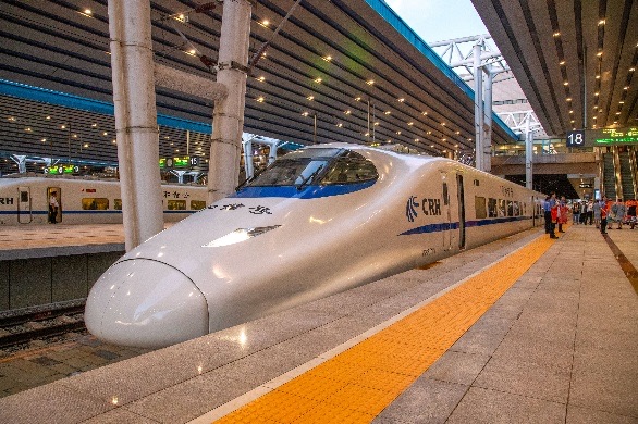 Tren chinezesc de mare viteză în gară